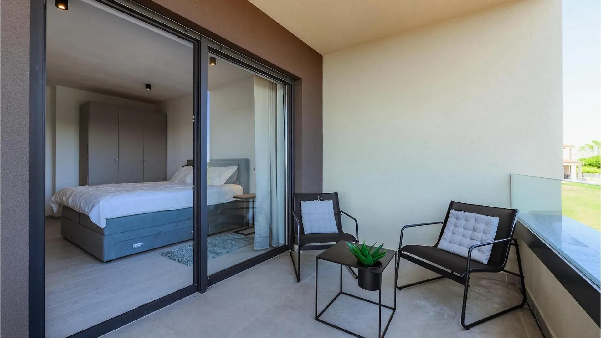 Villa De La Vie Rasa Holiday home
